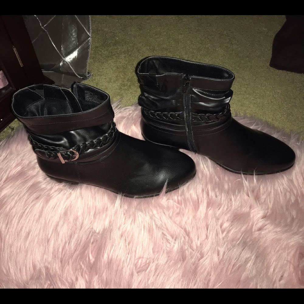 WW black ankle boots